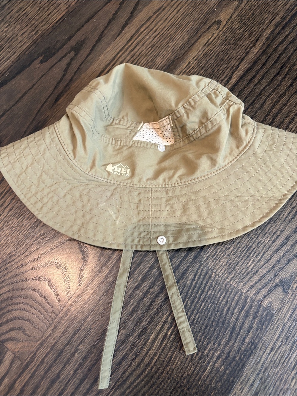 REI Kids Olive Sun hiking Hat with Chin Straps/fold up sides 7-14 years